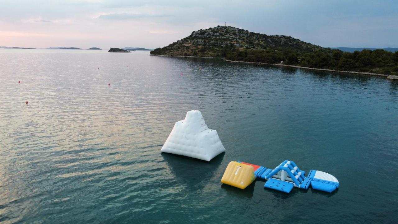 Beach House Danica - Resort & Tavern Bain, Free Transport, Pool, Island Of Zut - Kornati Pristanisce Exteriör bild