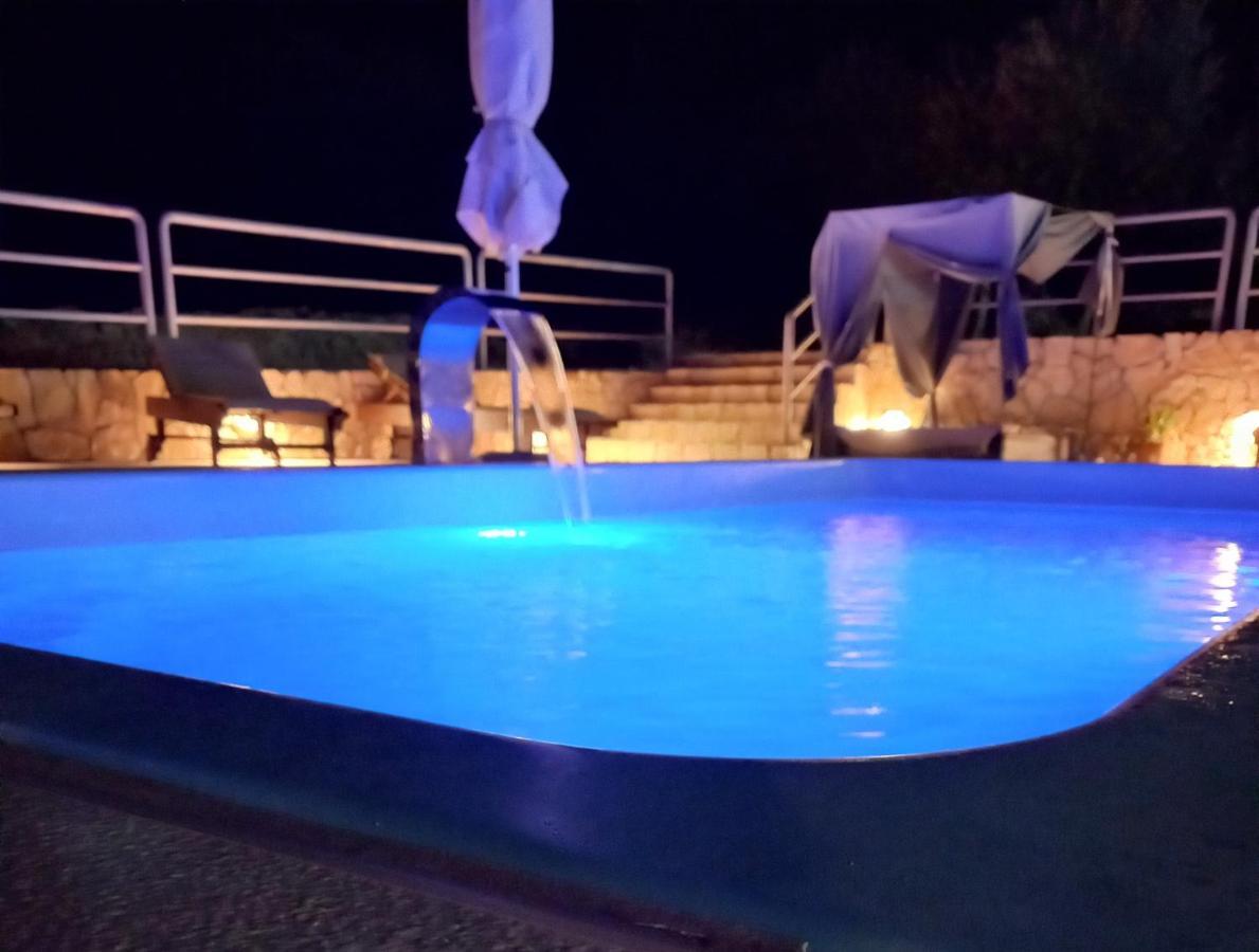 Beach House Danica - Resort & Tavern Bain, Free Transport, Pool, Island Of Zut - Kornati Pristanisce Exteriör bild